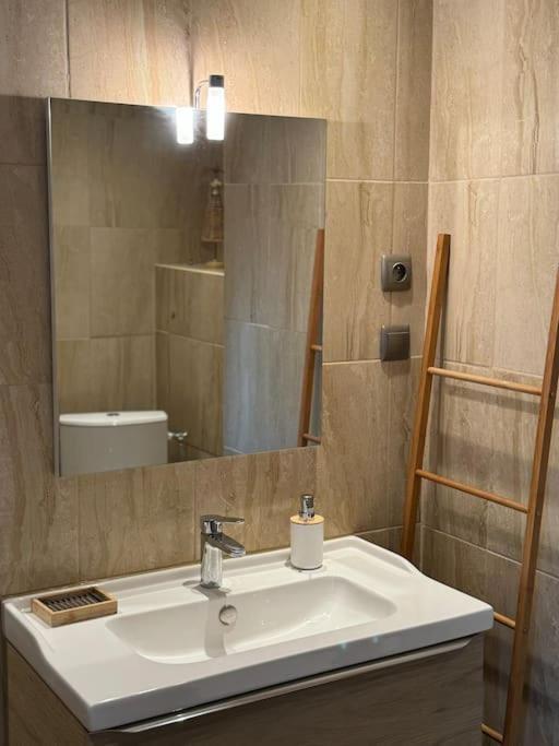 Appartement De Plain-Pied Avec Jardin Avignon Bagian luar foto