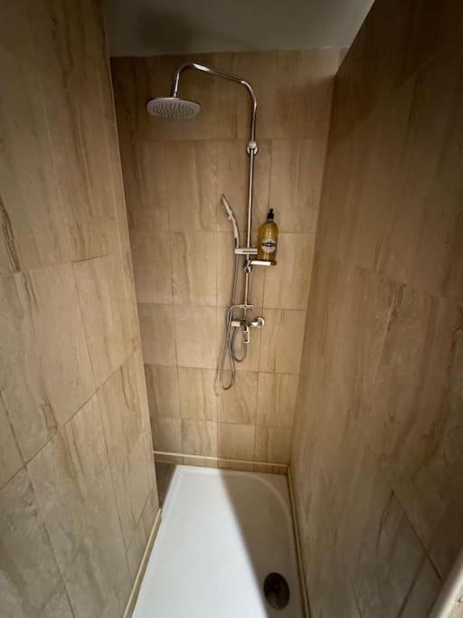 Appartement De Plain-Pied Avec Jardin Avignon Bagian luar foto